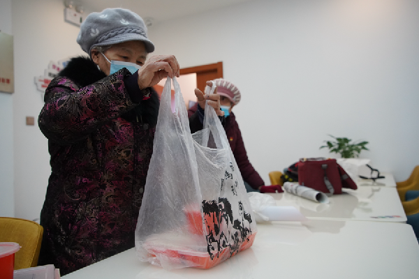 節(jié)約用餐不浪費(fèi) 中央廚房有實(shí)招&mdash;&mdash;西寧愛(ài)老幸福食堂見(jiàn)聞